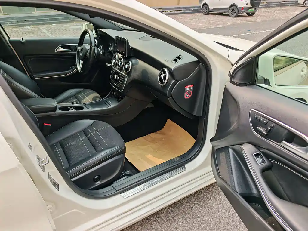 Mercedes-Benz A-Class 2016 — фото 13