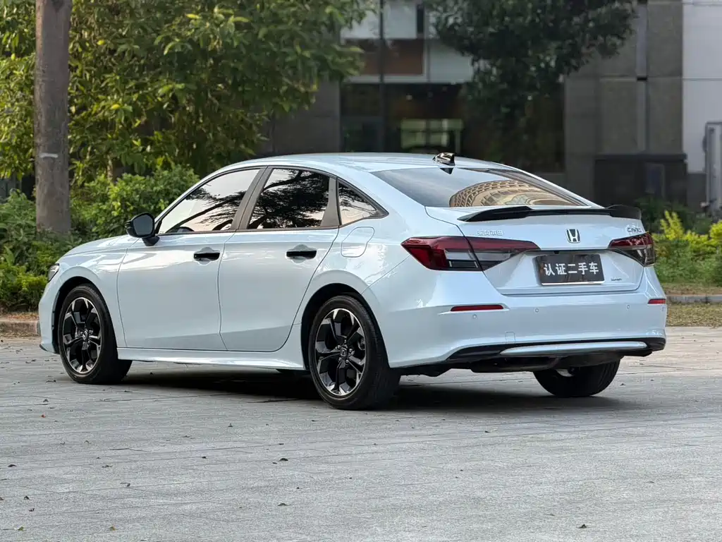 Honda Civic 2025 — фото 18