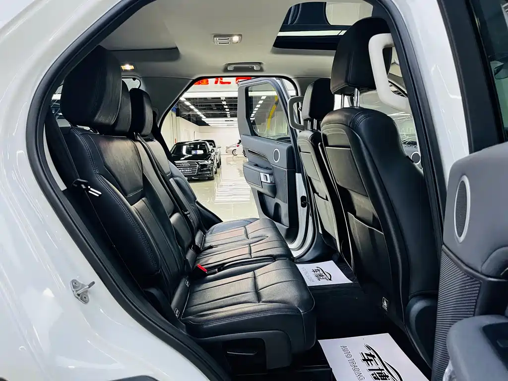 Land Rover Discovery 2018 — фото 11