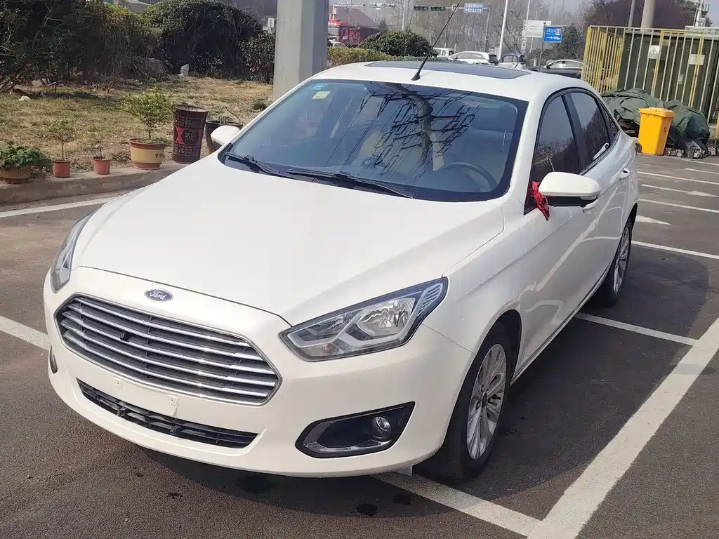 Ford Escort 2015 — фото 1