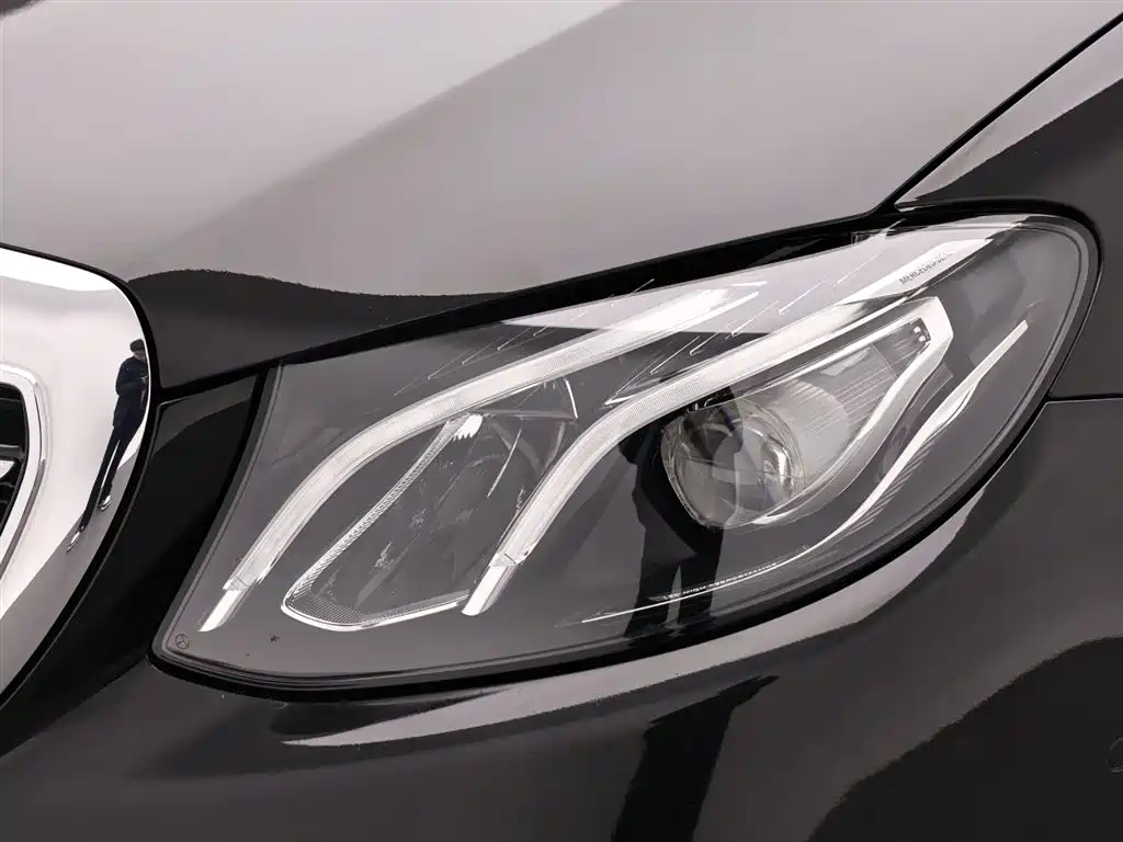 Mercedes-Benz E-Class 2019 — фото 18