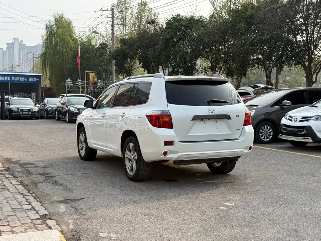 Toyota Highlander 2011 — фото 13