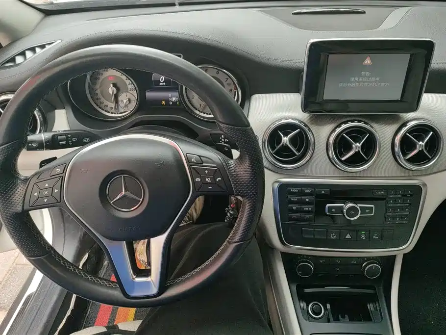 Mercedes-Benz GLA 2016 — фото 12