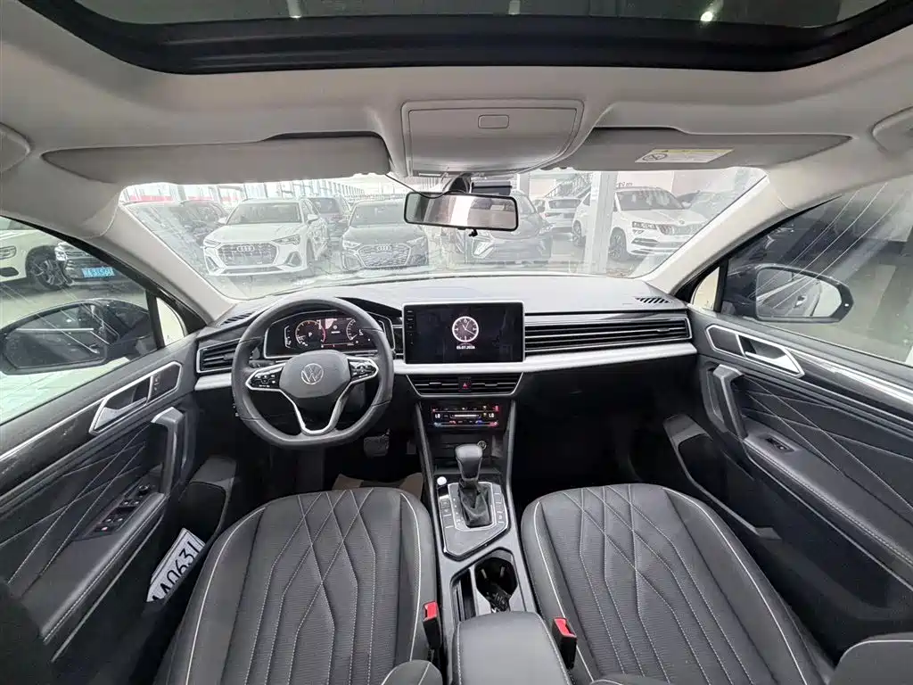 Volkswagen Tiguan L 2023 — фото 10