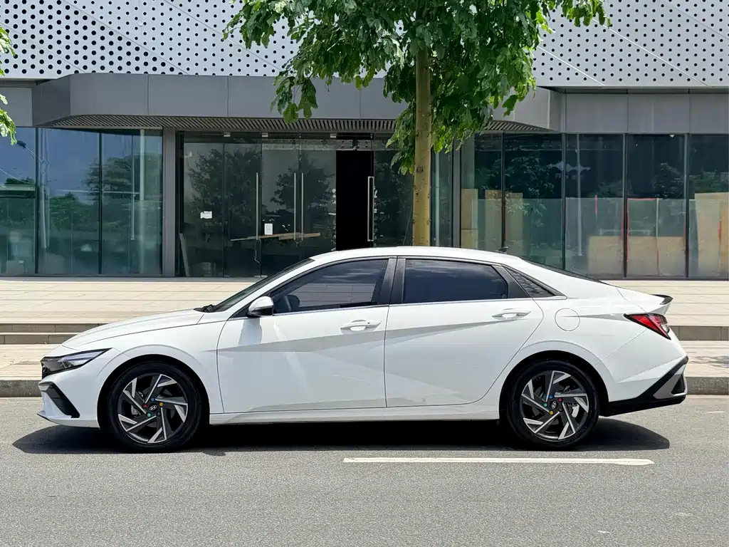 Hyundai Elantra 2025