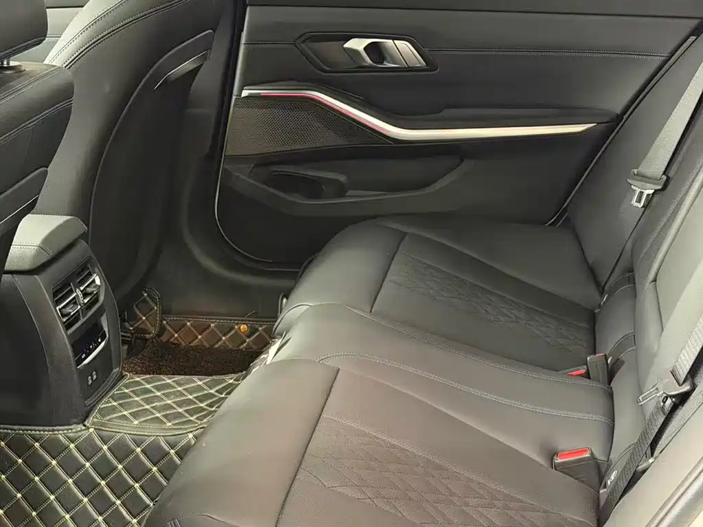 BMW 3 Series 2023 — фото 12