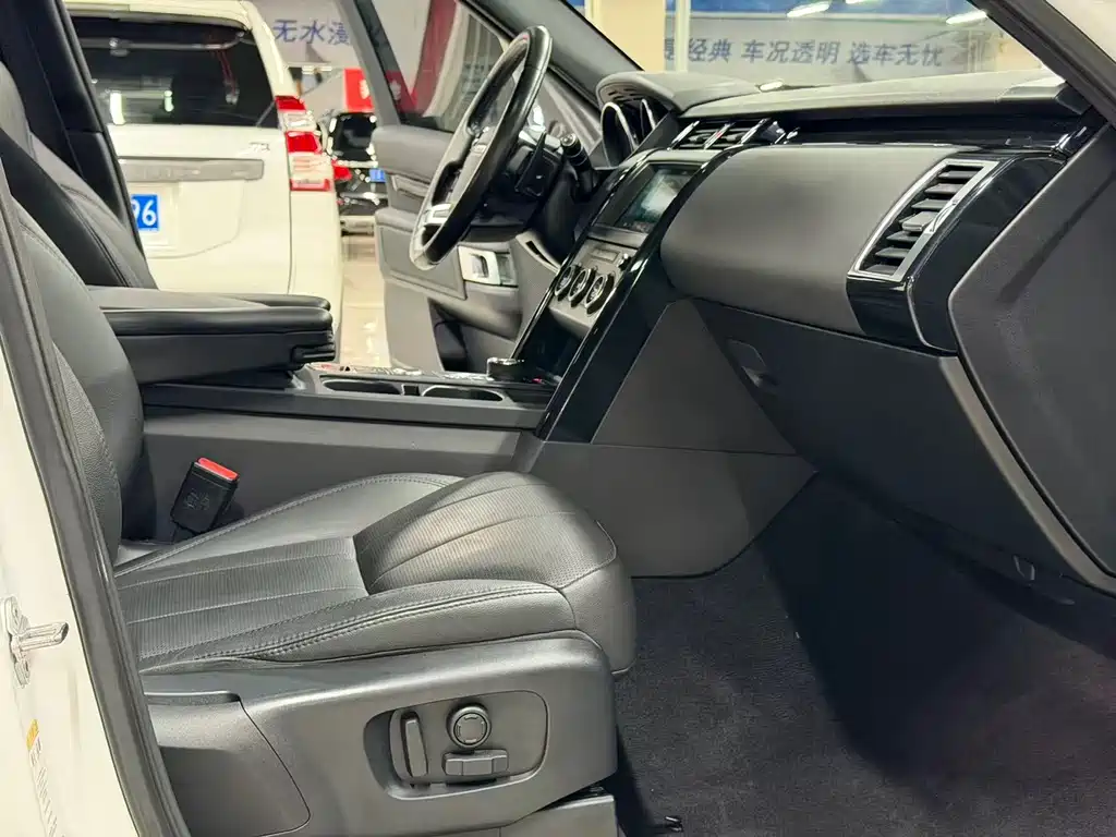 Land Rover Discovery 2018 — фото 14