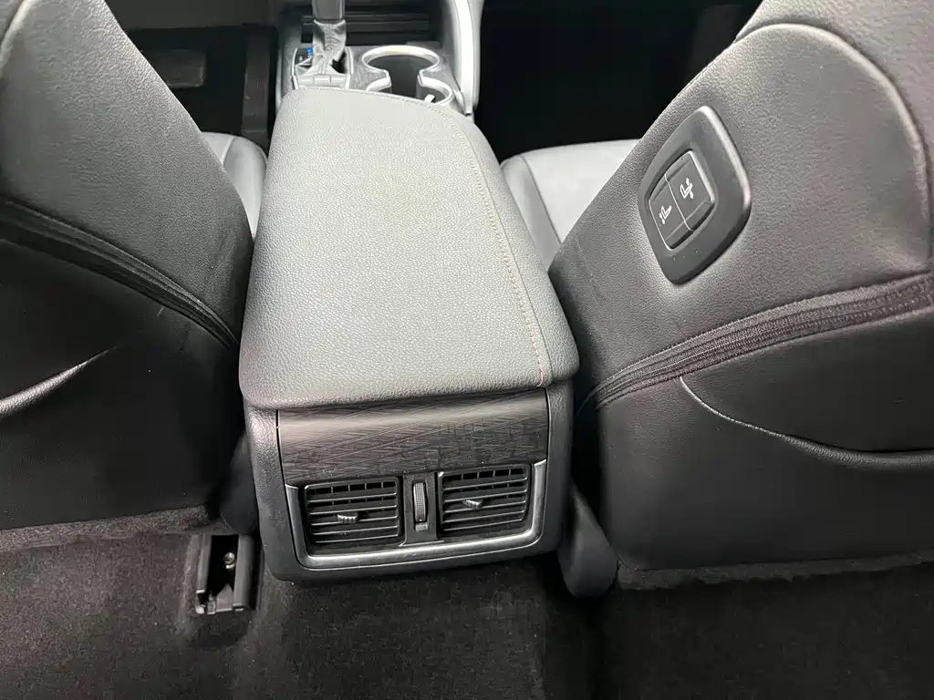 Toyota Camry 2023 — фото 14