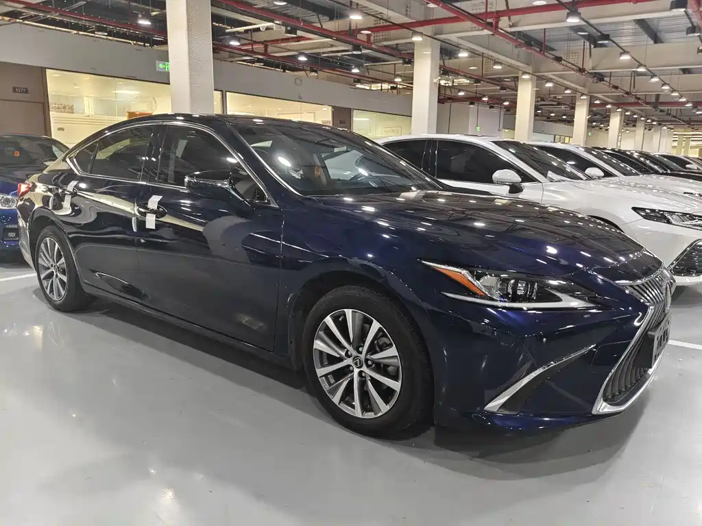 Lexus ES 2021
