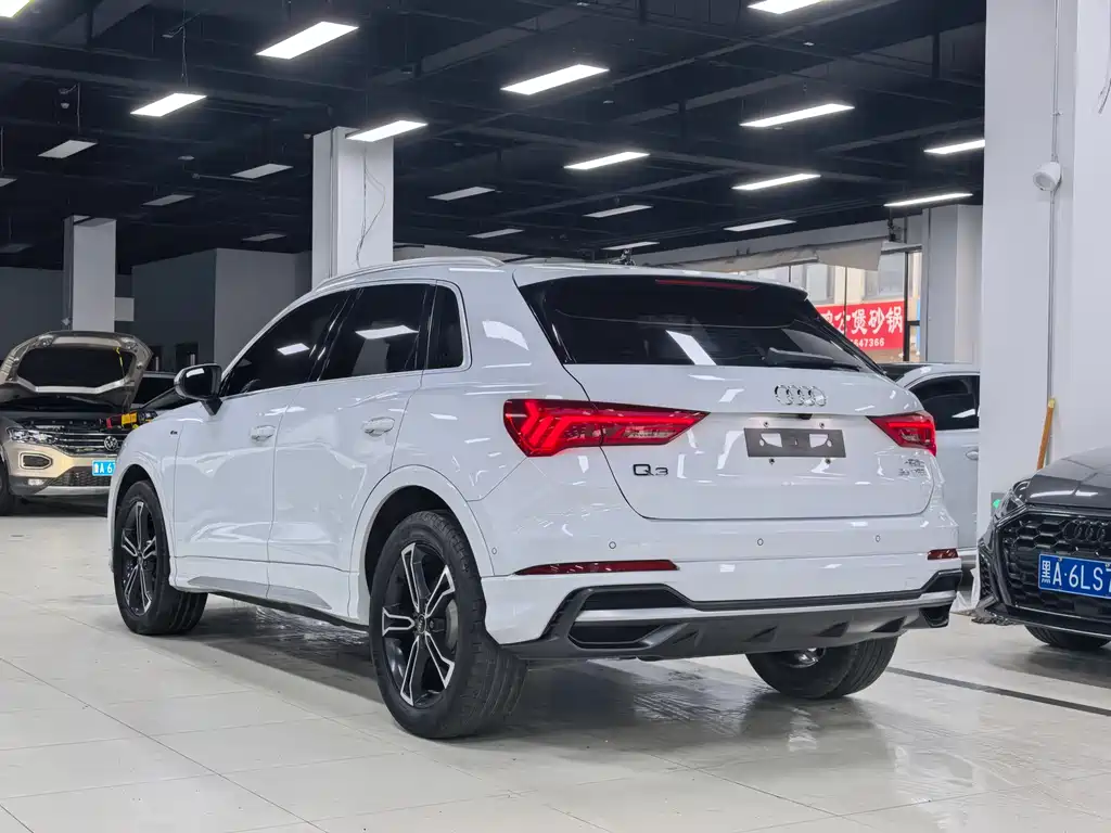 Audi Q3 2023 — фото 24