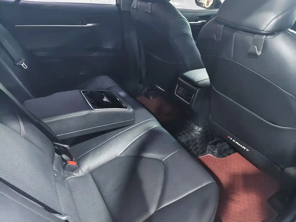 Toyota Camry 2023 — фото 13