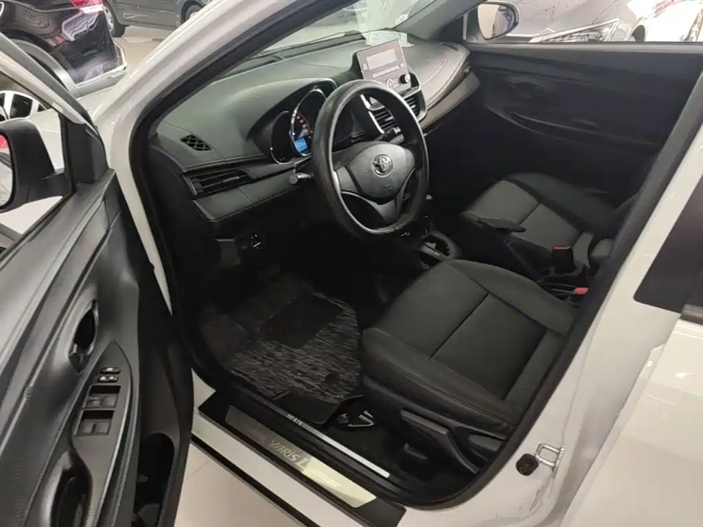 Toyota Yaris L 2019 — фото 16