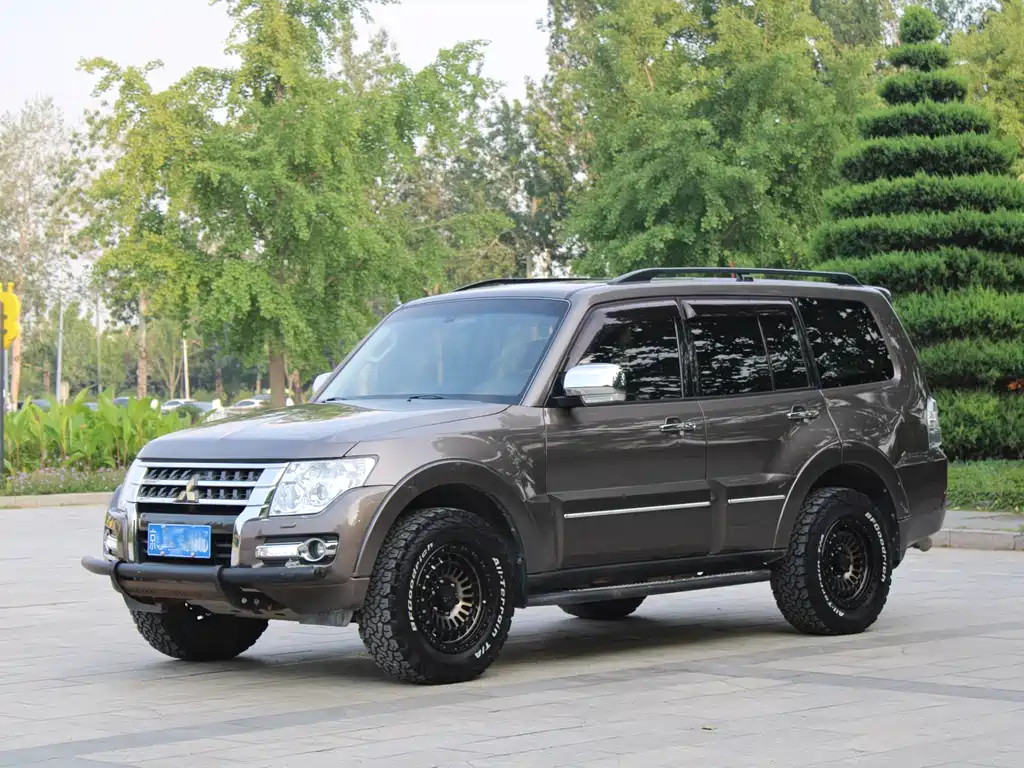 Mitsubishi Pajero 2016