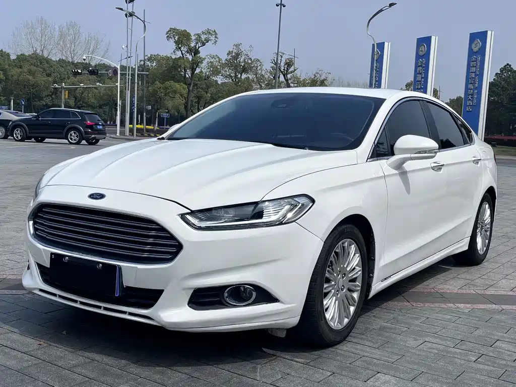 Ford Mondeo 2014 — фото 1