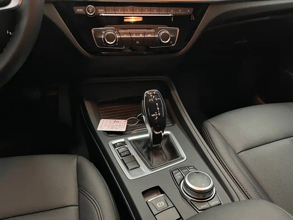 BMW 1 Series 2023 — фото 15