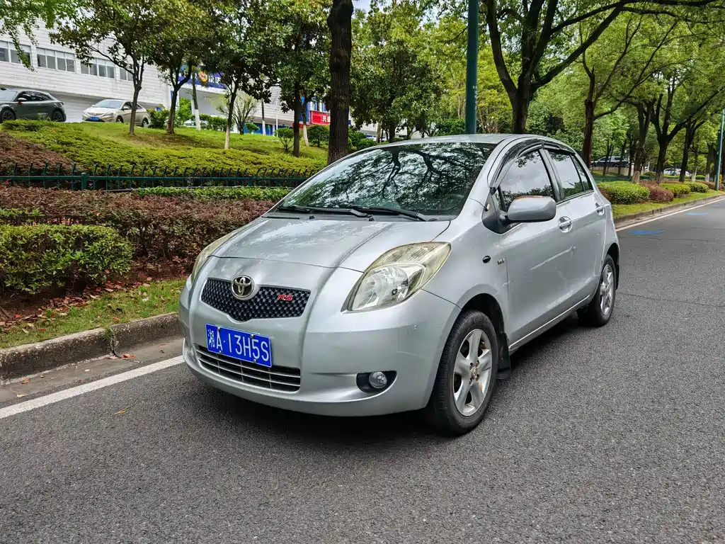 Toyota Yaris L 2009