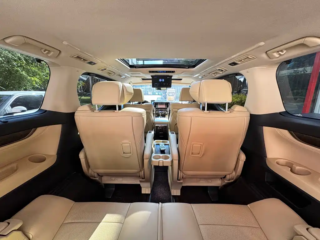 Toyota Alphard 2019 — фото 29