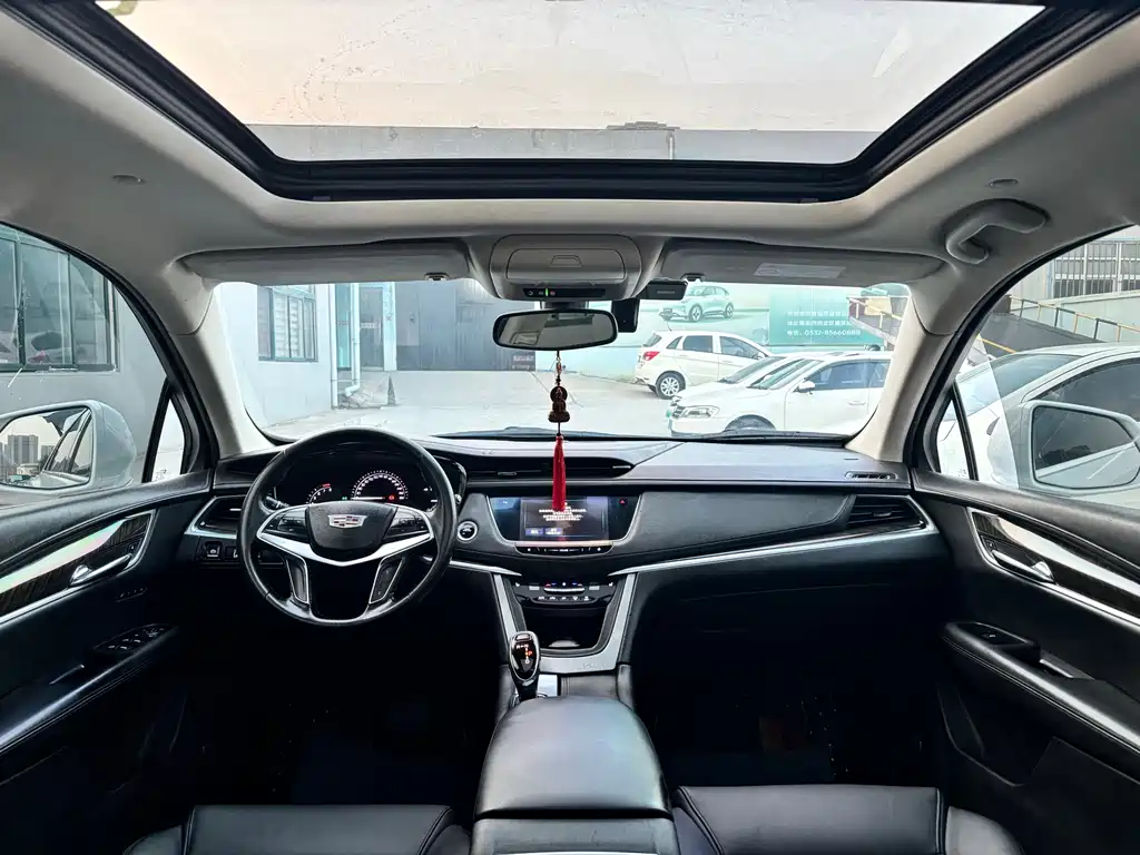 Cadillac XT5 2017 — фото 11
