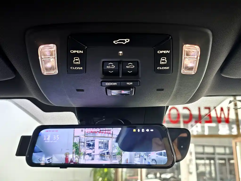 Toyota Sienna 2023 — фото 14