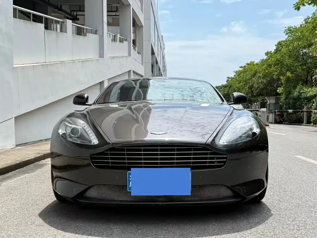 Aston Martin DB9 2015 — фото 10
