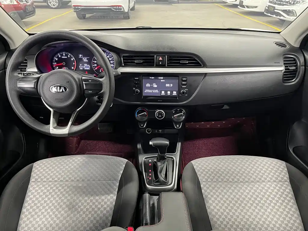 Kia K2 2017 — фото 10