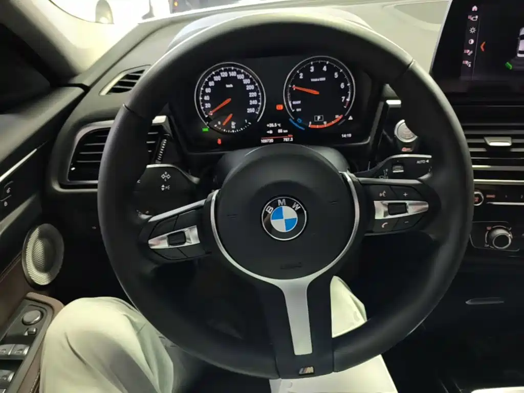 BMW 1 Series 2021 — фото 11