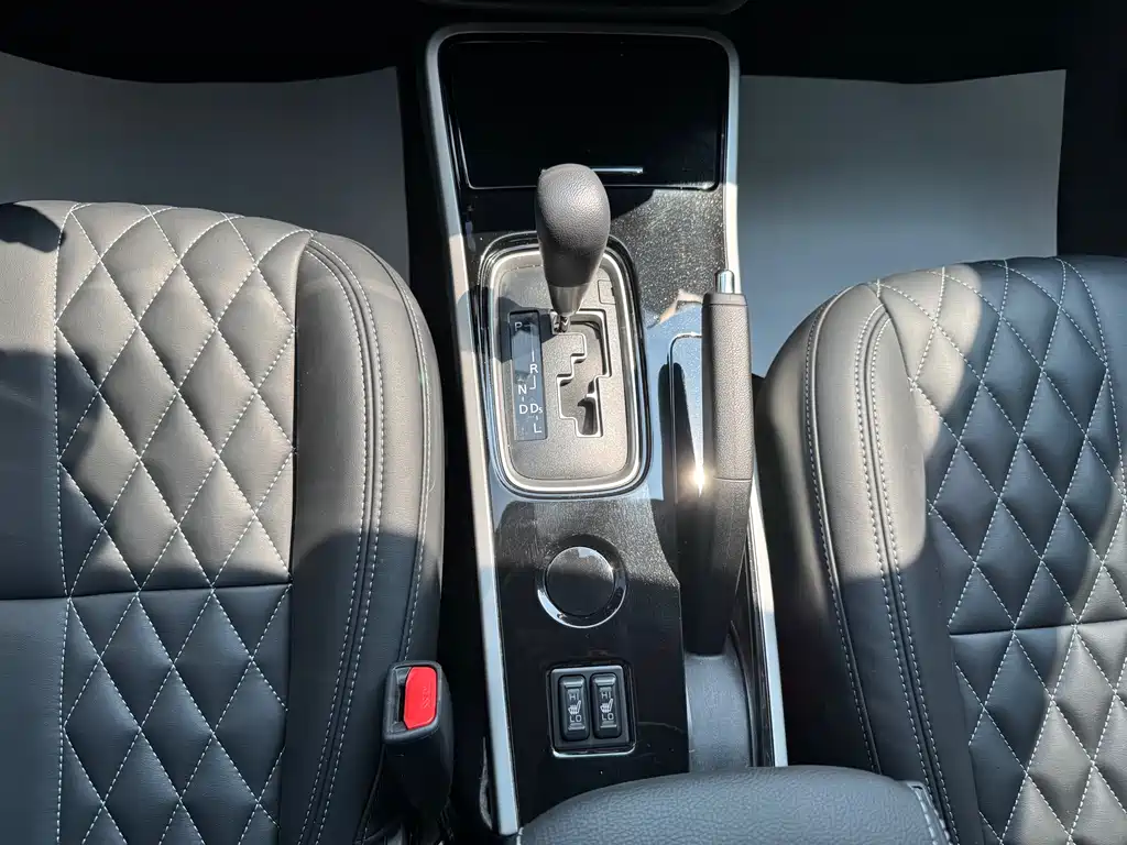Mitsubishi Outlander 2022 — фото 12