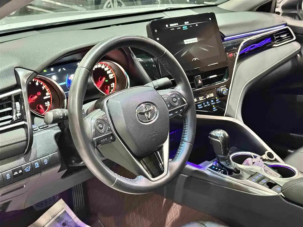 Toyota Camry 2022 — фото 9