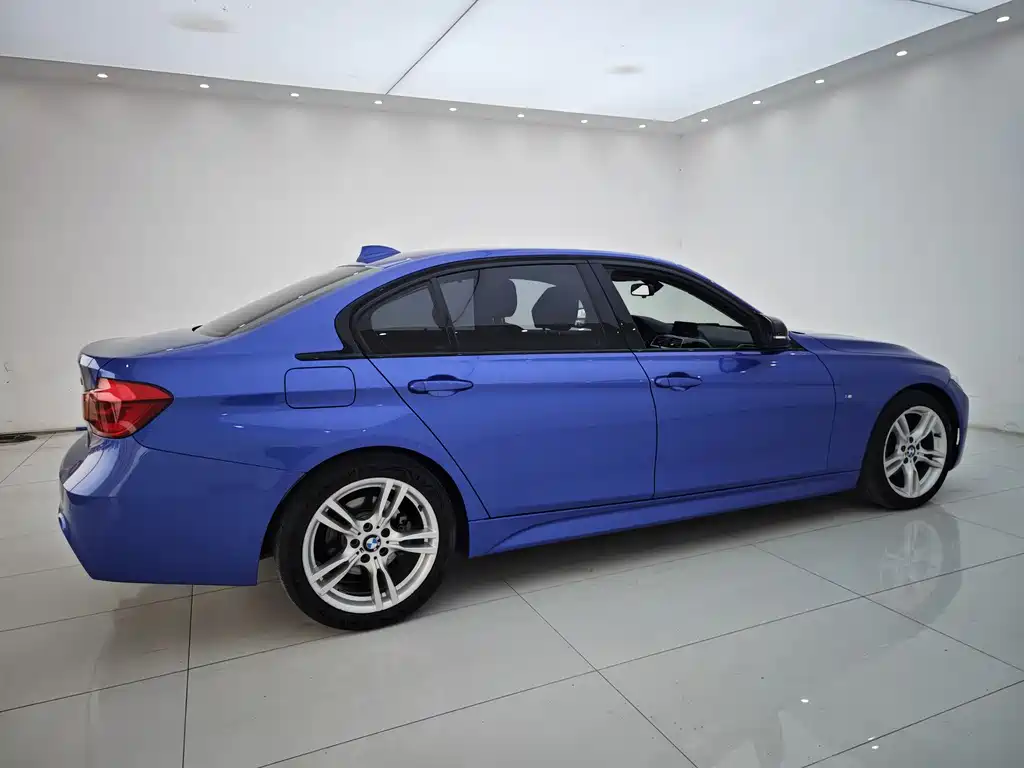 BMW 3 Series 2018 — фото 20