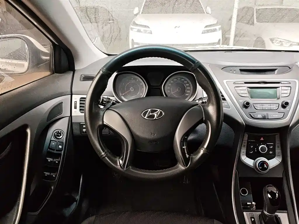 Hyundai Elantra Langdong 2017 — фото 7