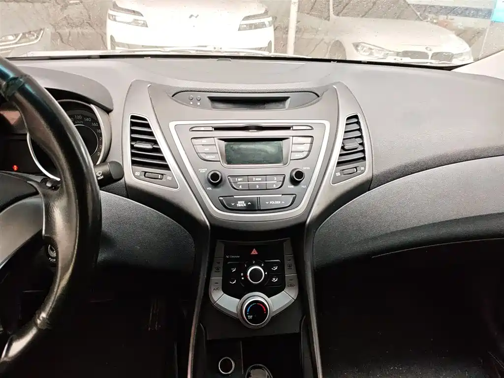 Hyundai Elantra Langdong 2017 — фото 9