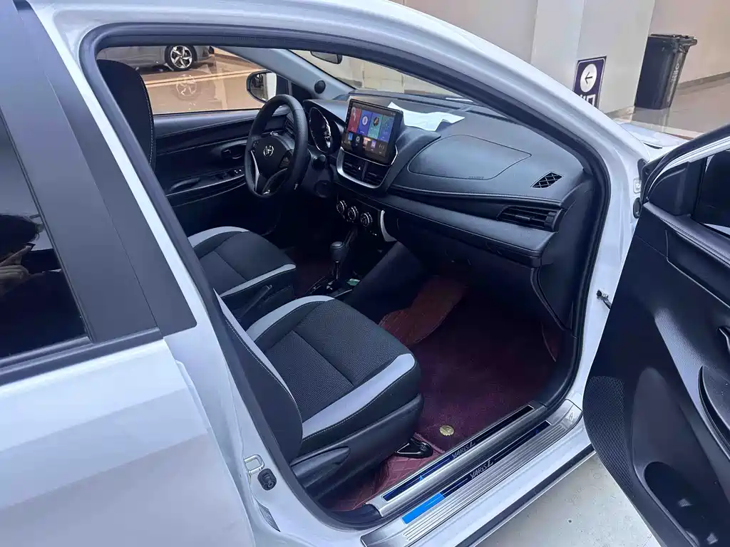 Toyota Yaris L 2022 — фото 11