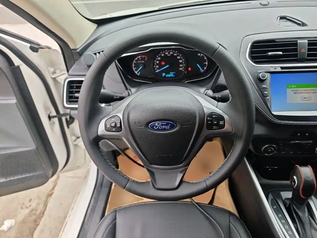 Ford Escort 2018 — фото 11