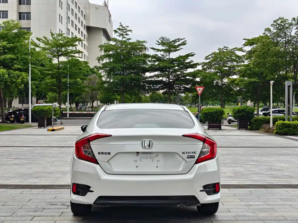 Honda Civic 2017 — фото 13