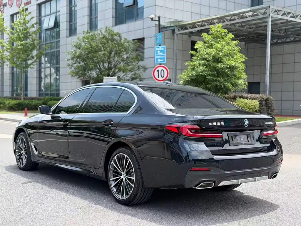 BMW 5 Series 2024 — фото 13