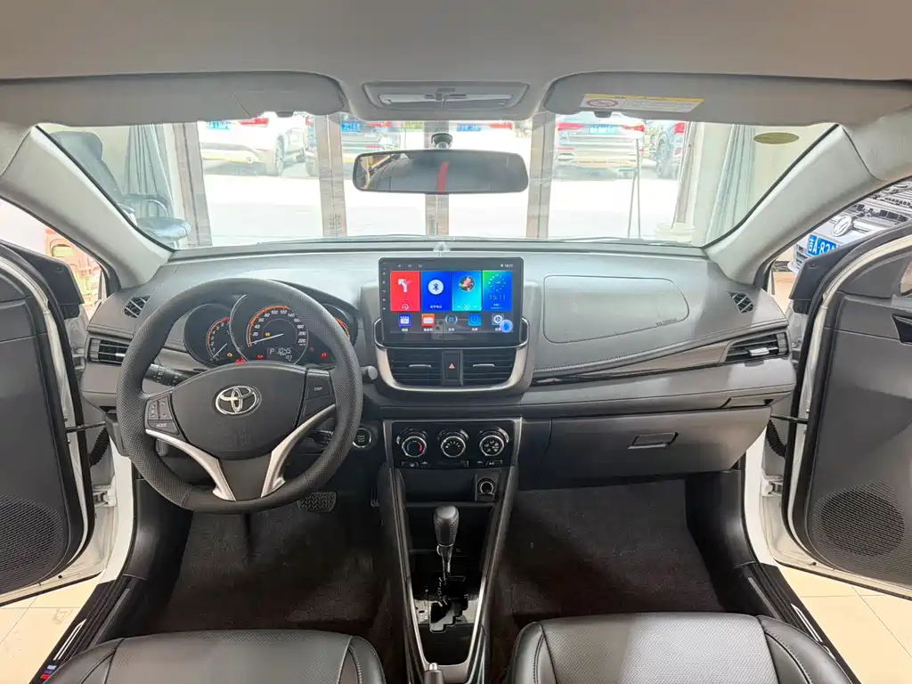 Toyota Yaris L 2023 — фото 22