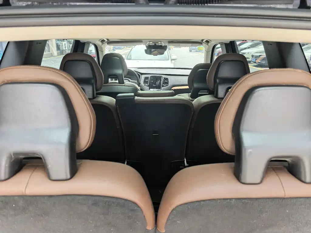 Volvo XC90 2020 — фото 12