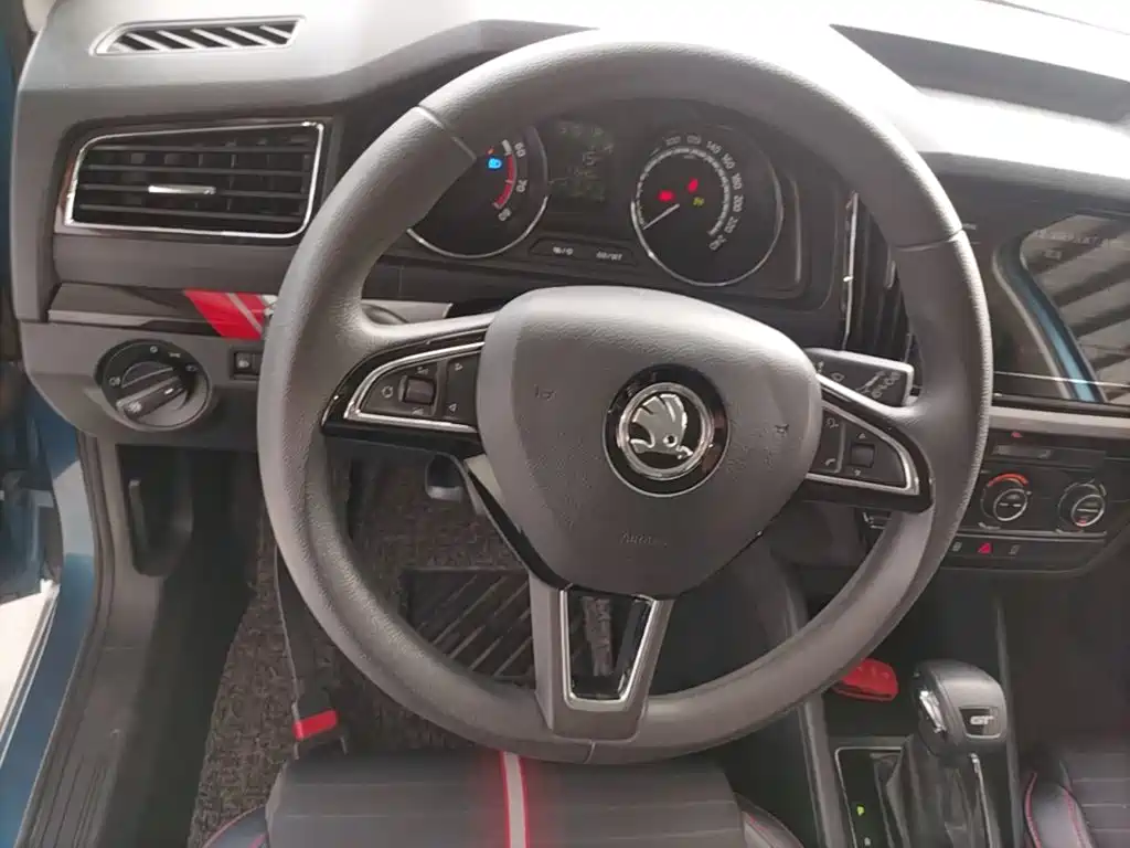 Skoda Kamiq 2020 — фото 11