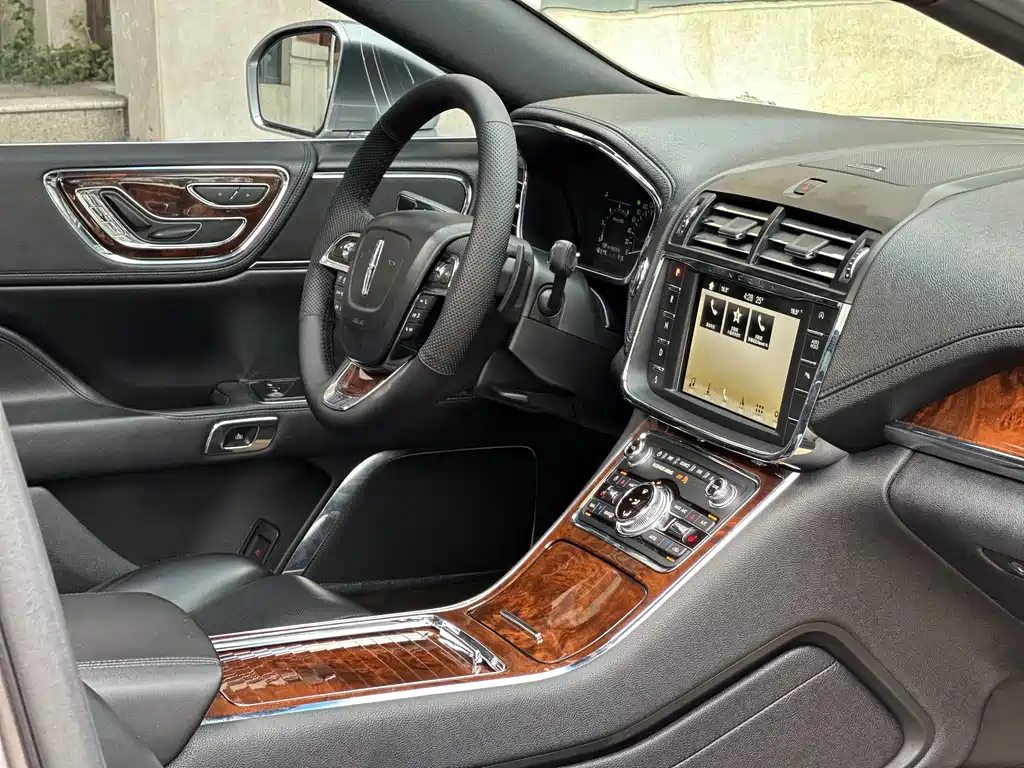 Lincoln Continental 2020 — фото 11