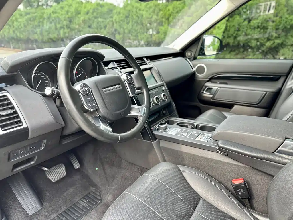 Land Rover Discovery 2018 — фото 18