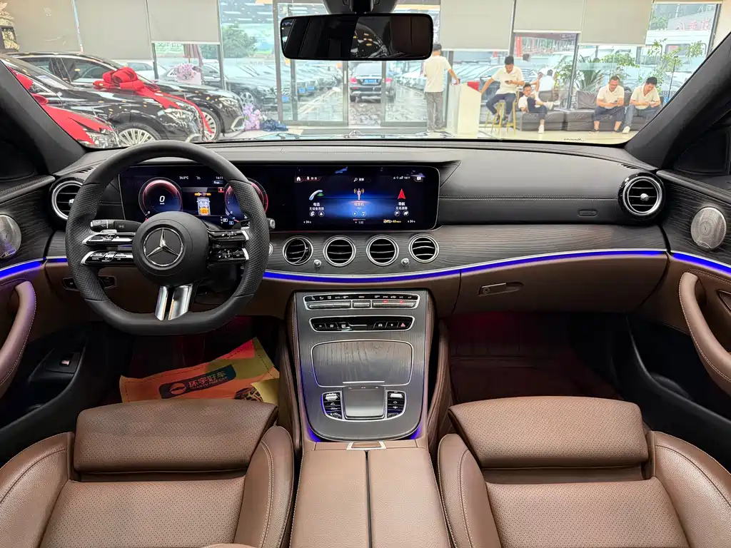 Mercedes-Benz E-Class 2022 — фото 13