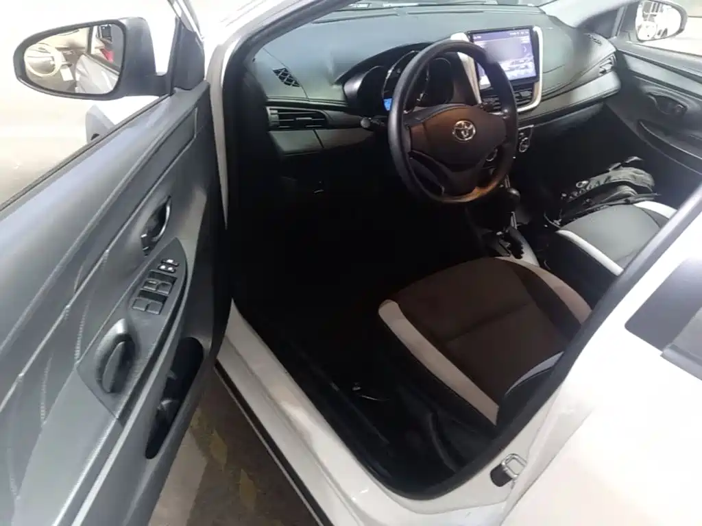 Toyota Yaris L 2020 — фото 16