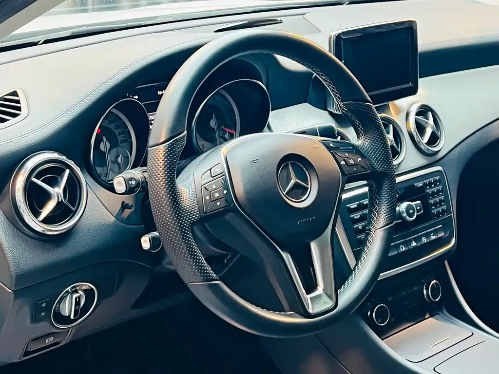 Mercedes-Benz GLA 2015 — фото 14