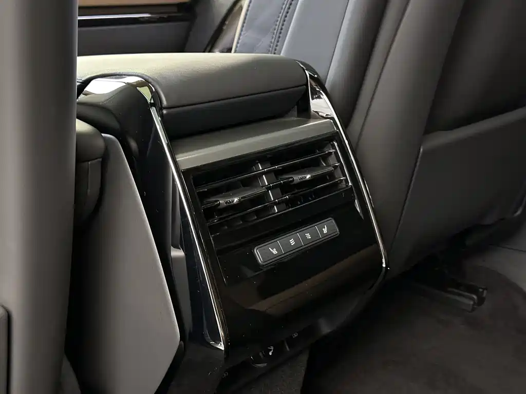 Land Rover Sport 2023 — фото 17