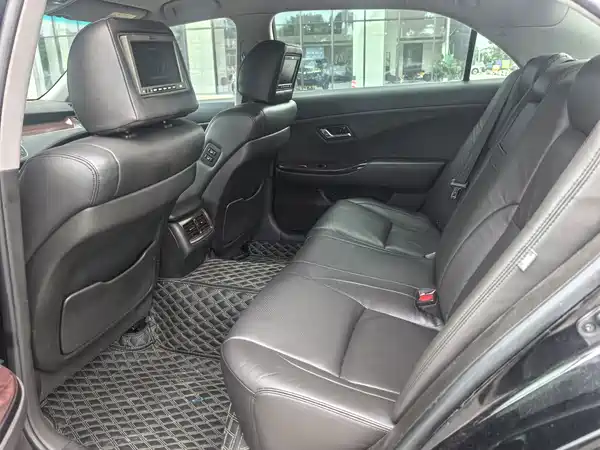 Toyota Crown 2010