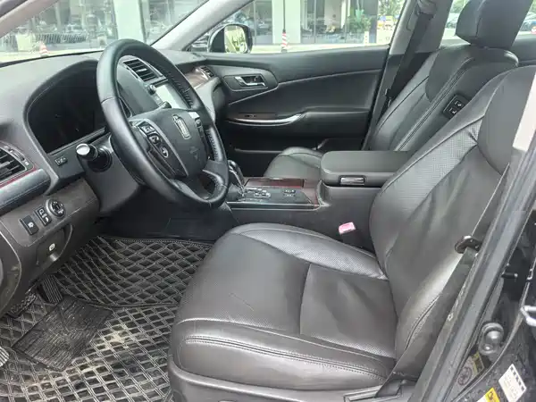 Toyota Crown 2010
