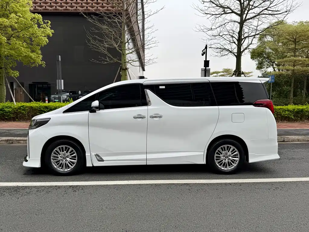Toyota Alphard 2019 — фото 4