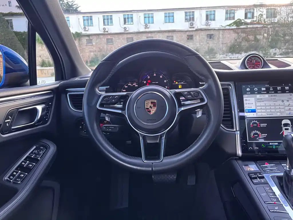 Porsche Macan 2016 — фото 17