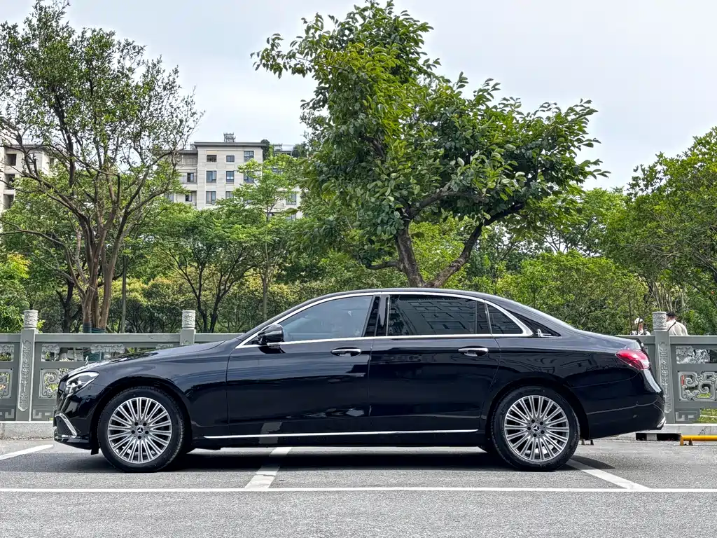 Mercedes-Benz E-Class 2023 — фото 3