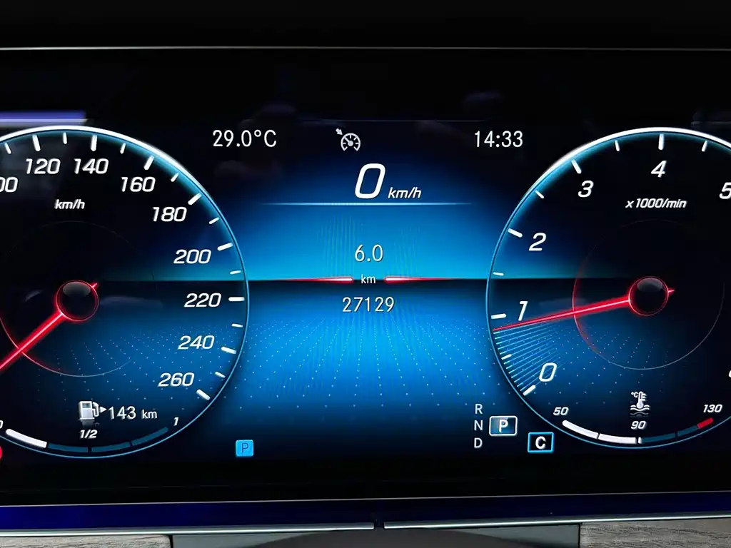 Mercedes-Benz E-Class 2022 — фото 16